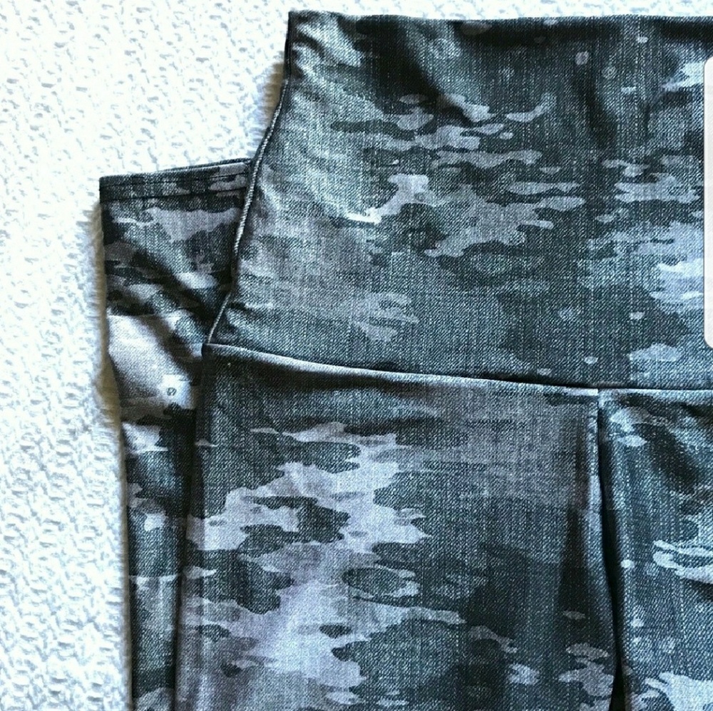 Emily Hsu camo leggings- Near new!